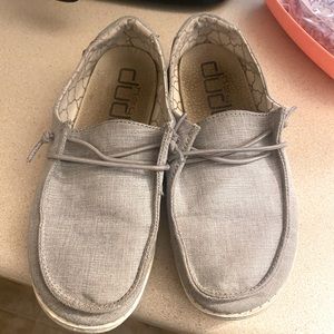 Youth size 1 Hey Dudes